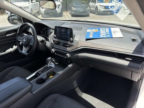 Used 2025 Nissan Altima 2.5 SV FWD image 18