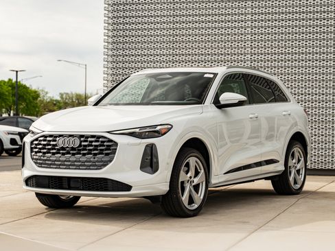 Certified 2025 Audi Q5 Premium Plus w/ Premium Plus AWD/4WD image 7