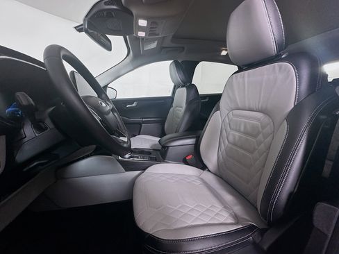 Used 2023 Ford Escape SE w/ PHEV Premium Package image 13