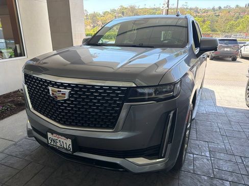 Used 2022 Cadillac Escalade Premium Luxury RWD image 2