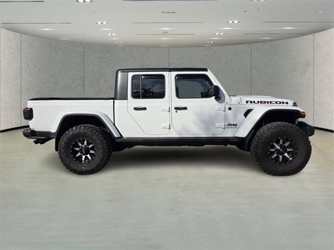 Used 2020 Jeep Gladiator Rubicon image 2