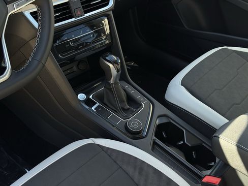 New 2025 Volkswagen Taos SE image 22