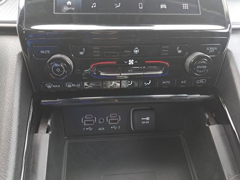 Certified 2023 Jeep Grand Cherokee Laredo w/ Luxury Tech Group I AWD/4WD image 22