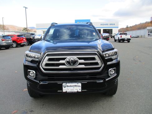 Used 2020 Toyota Tacoma Limited image 2