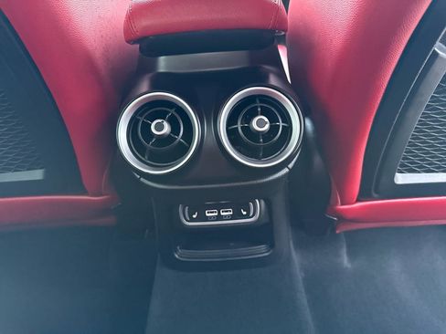 Used 2022 Alfa Romeo Stelvio Veloce image 39