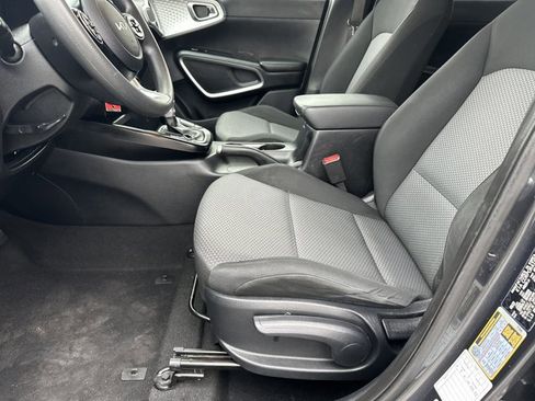 Used 2022 Kia Soul LX w/ Technology Package image 10