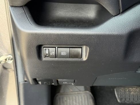 Used 2021 Toyota RAV4 XLE image 18