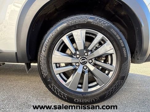 Used 2024 Nissan Pathfinder SV AWD/4WD image 21