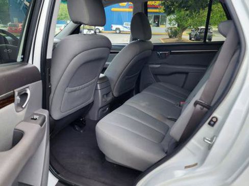 Used 2010 Hyundai Santa Fe GLS FWD image 15