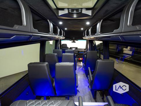 Used 2024 Mercedes-Benz Sprinter 3500 image 39