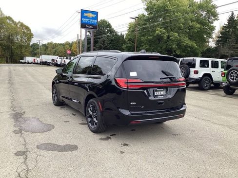 New 2026 Chrysler Pacifica Limited w/ S Appearance Package image 5