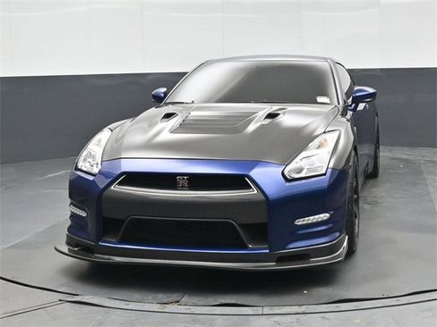 Used 2015 Nissan GT-R Black Edition image 8
