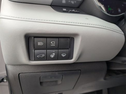 Used 2021 Toyota Highlander Limited image 23