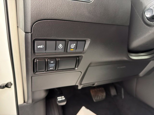 Used 2024 Nissan Armada SL w/ Captain's Chairs Package AWD/4WD image 16
