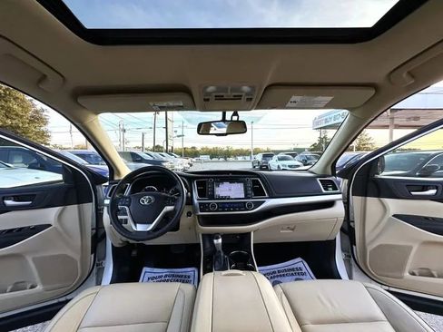 Used 2016 Toyota Highlander XLE image 17