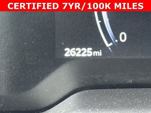 Used 2025 Toyota Corolla Cross XLE image 28