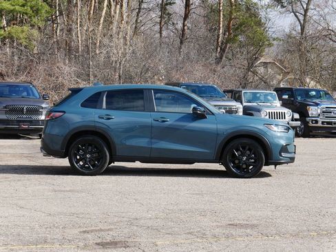 Used 2024 Honda HR-V Sport image 2