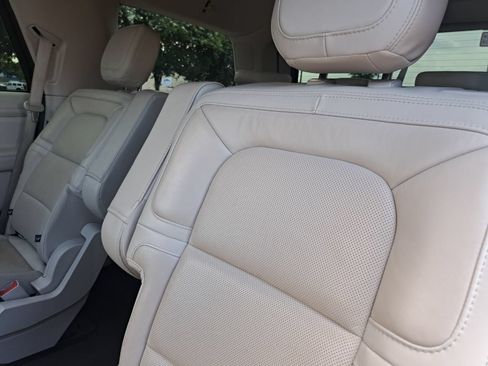 Used 2021 Lincoln Navigator Reserve w/ Luxury Package RWD image 23