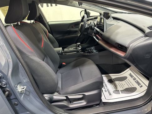 Used 2025 Toyota Prius Plug-In Hybrid image 12