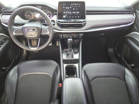 Used 2022 Jeep Compass Latitude image 2