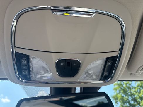Used 2017 Jeep Cherokee Overland AWD/4WD image 24