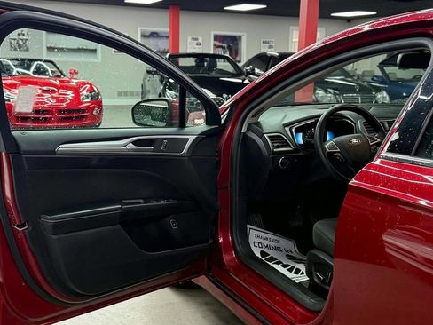 Used 2020 Ford Fusion SE image 7