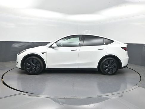 Used 2025 Tesla Model Y Long Range RWD image 2