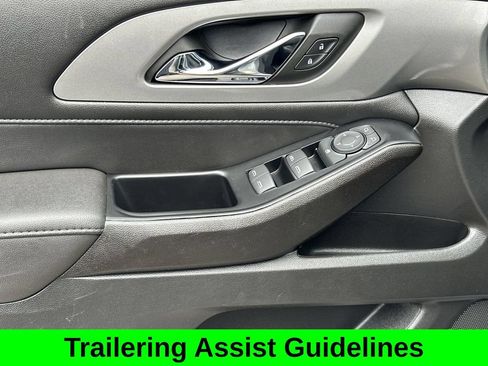 Used 2023 Chevrolet Traverse LT FWD image 18