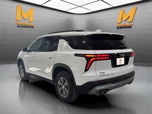 Used 2025 Chevrolet Traverse LT image 6