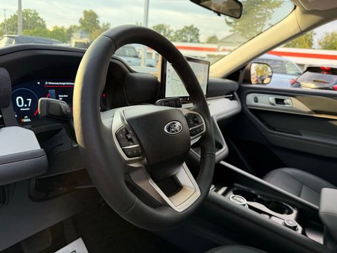 Used 2025 Ford Explorer Active w/ Active Comfort Package image 33