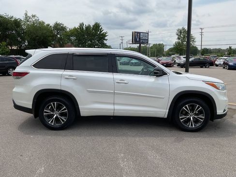 Used 2016 Toyota Highlander XLE AWD/4WD image 9