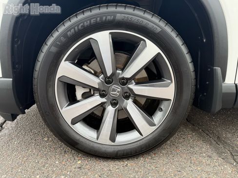 Certified 2024 Honda Pilot Touring image 11