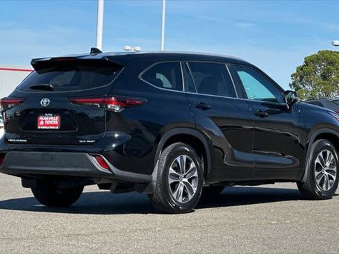 Certified 2024 Toyota Highlander XLE image 2