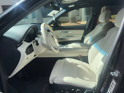 Used 2023 Genesis Electrified GV70 AWD/4WD image 4