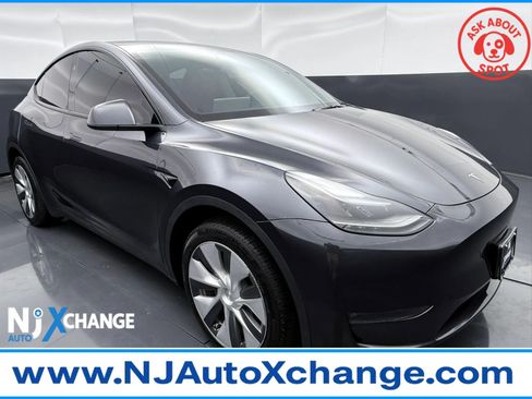 Used 2024 Tesla Model Y Long Range AWD/4WD image 1