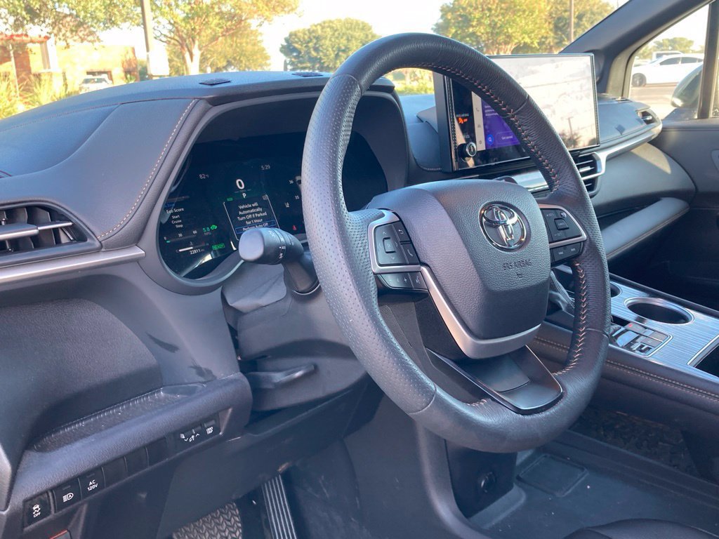 Certified 2025 Toyota Sienna XLE Woodland Edition AWD/4WD image 7