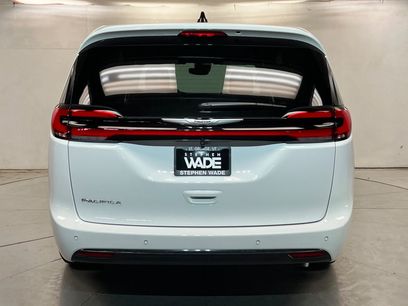 New 2026 Chrysler Pacifica Select