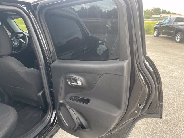 Used 2021 Jeep Renegade Latitude AWD/4WD image 50