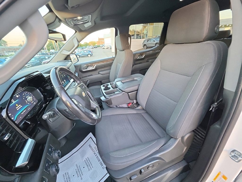 Used 2022 Chevrolet Silverado 1500 LT AWD/4WD image 12