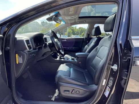 Certified 2022 Kia Sportage EX w/ EX Technology Package FWD image 16