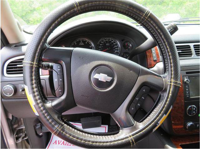 Used 2007 Chevrolet Suburban LTZ w/ LTZ Preferred Equipment Group AWD/4WD image 11