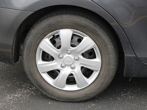 Used 2010 Toyota Camry LE FWD image 8