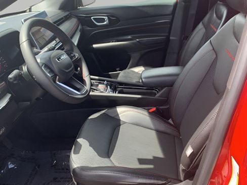 Used 2025 Jeep Compass Trailhawk AWD/4WD image 20