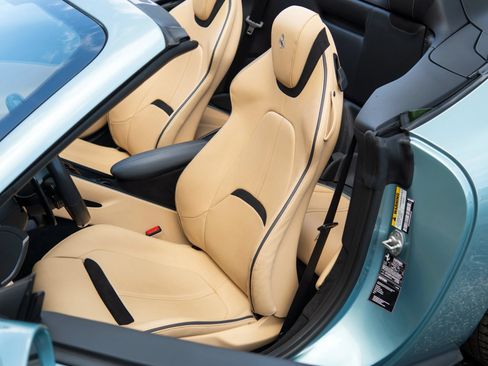 Used 2024 Ferrari Roma Spider RWD image 36