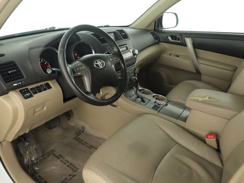 Used 2010 Toyota Highlander SE FWD image 9