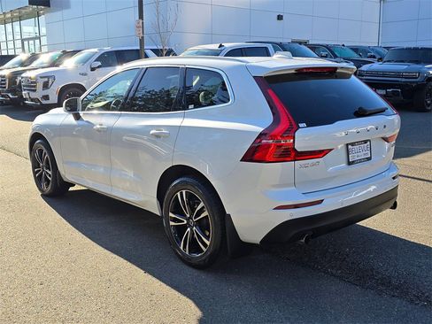 Used 2021 Volvo XC60 T5 Momentum w/ Advanced Package image 3