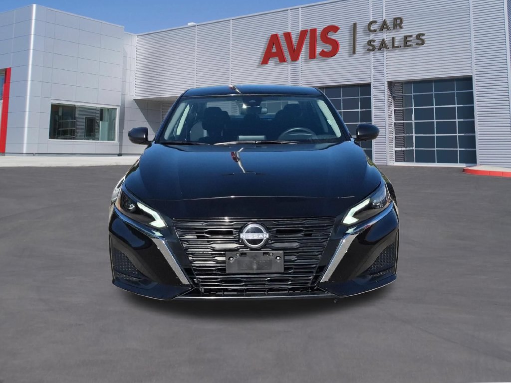 Used 2025 Nissan Altima 2.5 SV FWD image 2