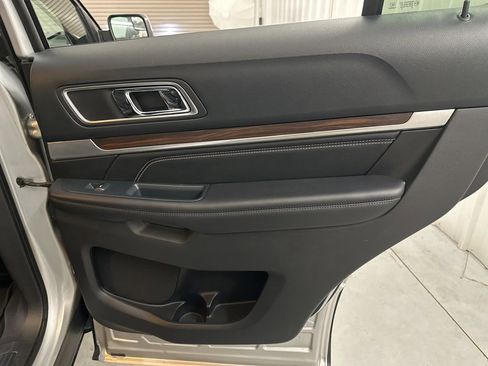 Used 2016 Ford Explorer Limited image 41