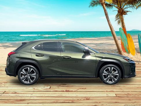 Used 2019 Lexus UX 200 w/ Premium Package image 7