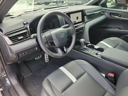 Used 2026 Toyota Camry SE FWD image 16